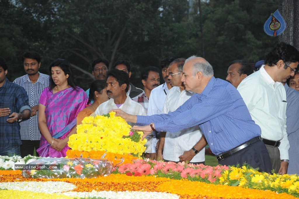 NTR Family Members at NTR Ghat - 30 / 238 photos