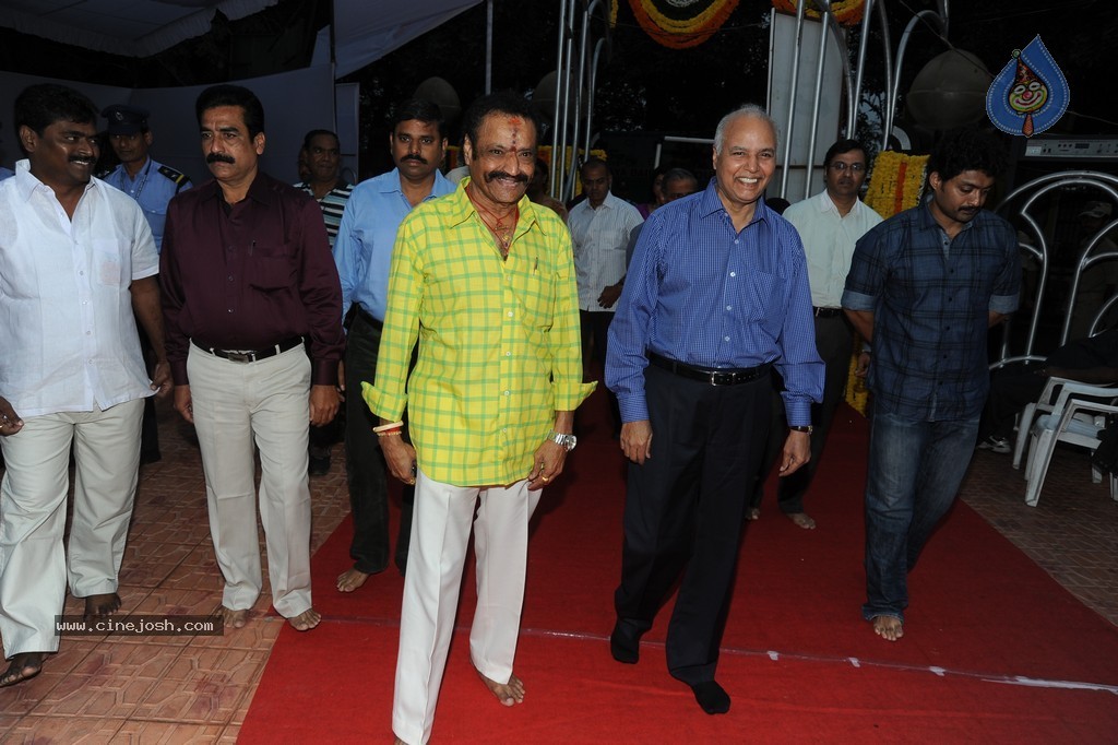 NTR Family Members at NTR Ghat - 65 / 238 photos