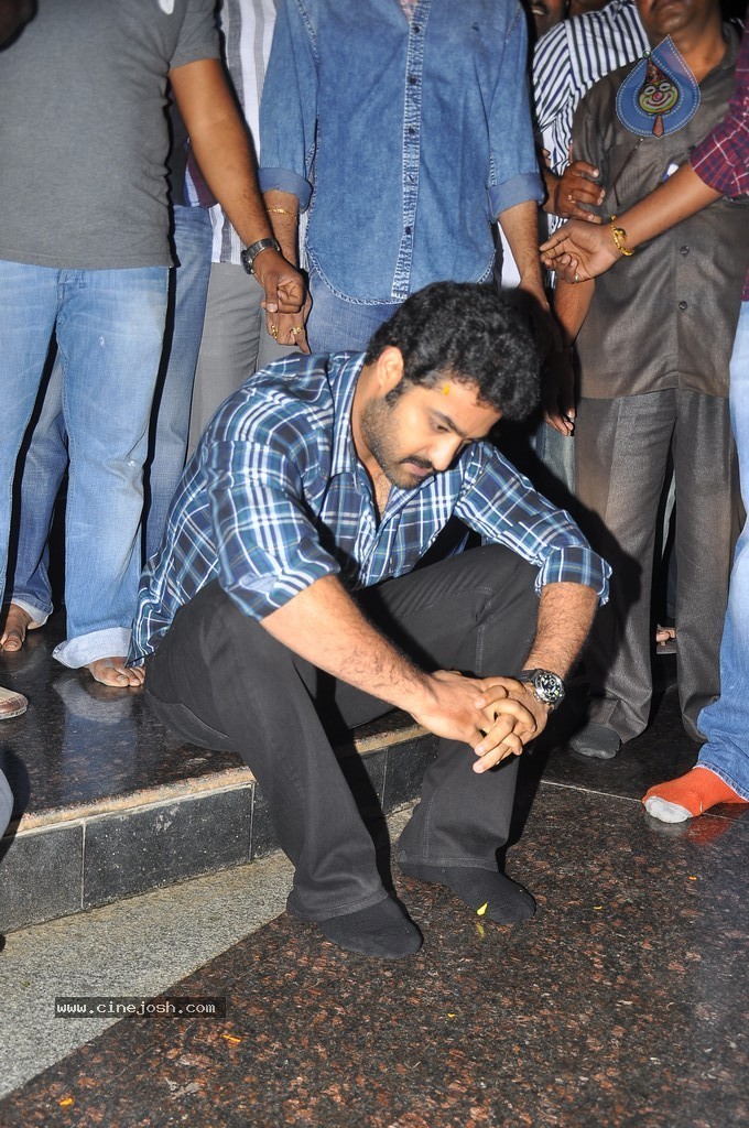 NTR Family Members at NTR Ghat - 86 / 238 photos