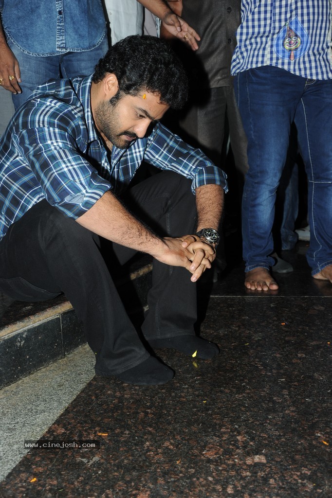 NTR Family Members at NTR Ghat - 125 / 238 photos