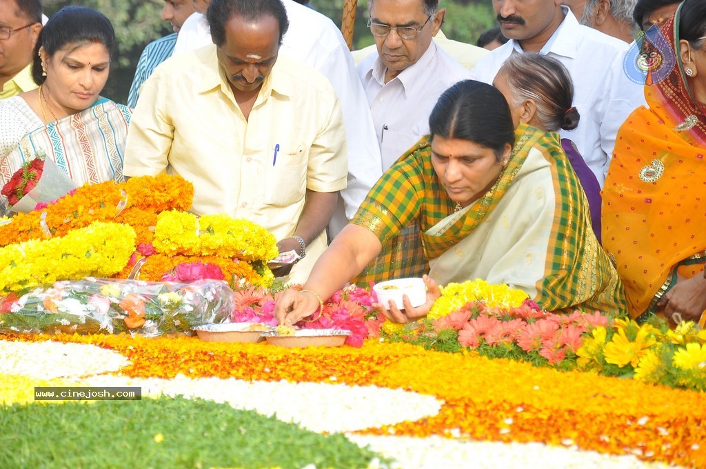 NTR Family Members at NTR Ghat - 150 / 238 photos