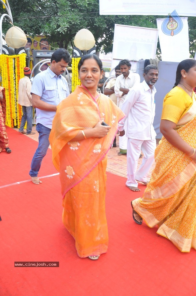 NTR Family Members at NTR Ghat - 151 / 238 photos