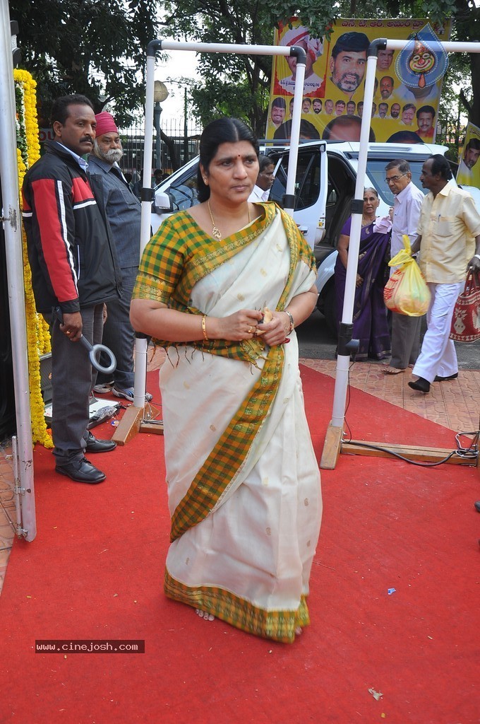 NTR Family Members at NTR Ghat - 196 / 238 photos