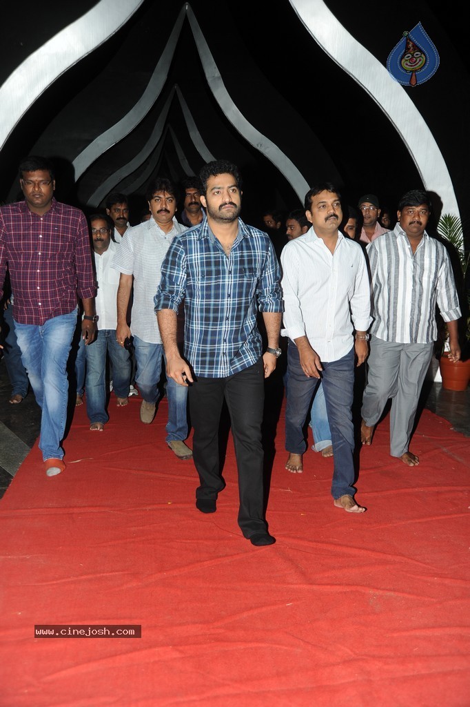 NTR Family Members at NTR Ghat - 200 / 238 photos