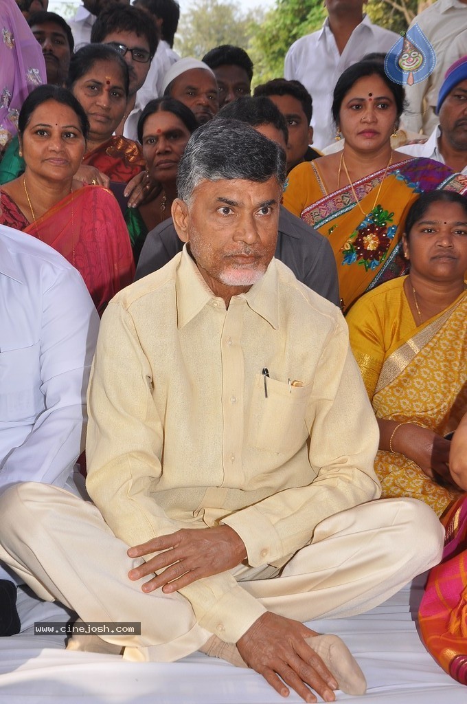 NTR Family Members at NTR Ghat - 210 / 238 photos