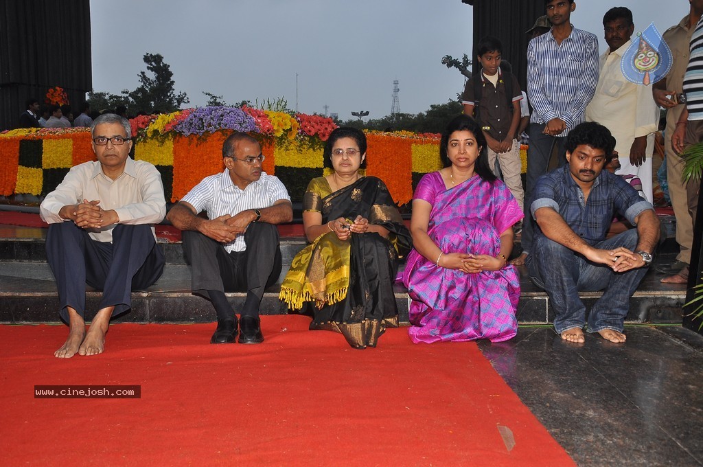 NTR Family Members at NTR Ghat - 212 / 238 photos