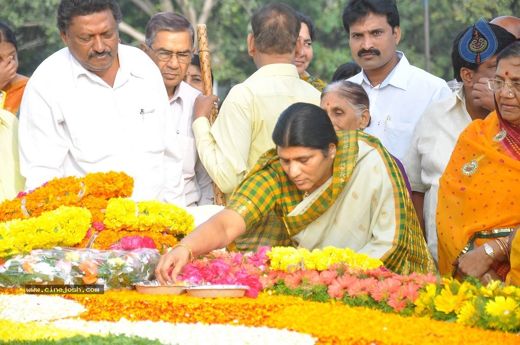 NTR Family Members at NTR Ghat - 237 / 238 photos