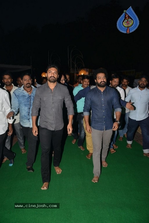 NTR Family Members at NTR Ghat - 2 / 39 photos