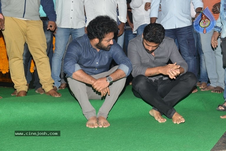 NTR Family Members at NTR Ghat - 6 / 39 photos