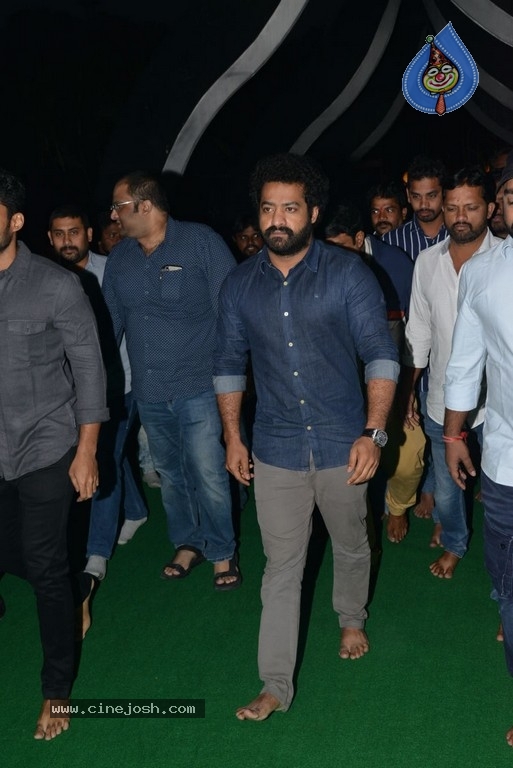 NTR Family Members at NTR Ghat - 9 / 39 photos