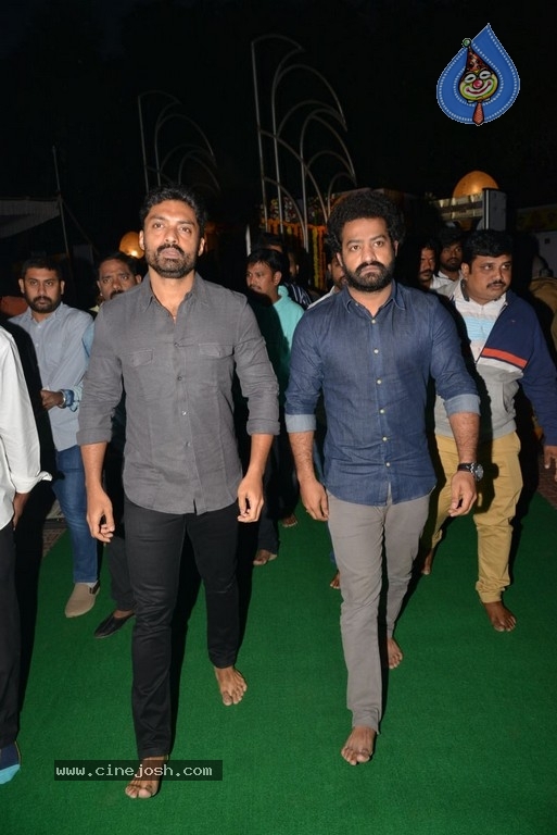 NTR Family Members at NTR Ghat - 12 / 39 photos