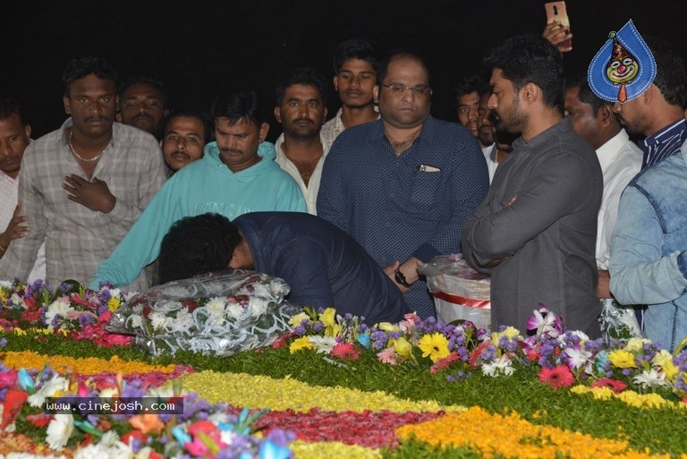 NTR Family Members at NTR Ghat - 15 / 39 photos