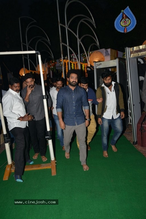 NTR Family Members at NTR Ghat - 17 / 39 photos