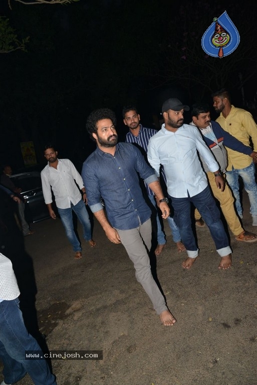 NTR Family Members at NTR Ghat - 25 / 39 photos