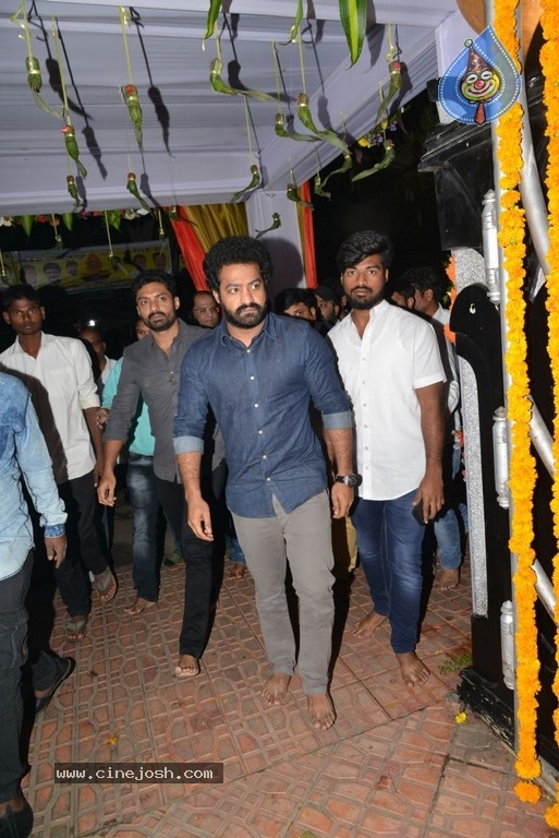 NTR Family Members at NTR Ghat - 28 / 39 photos