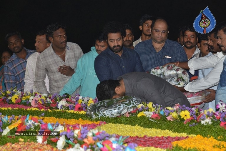 NTR Family Members at NTR Ghat - 32 / 39 photos