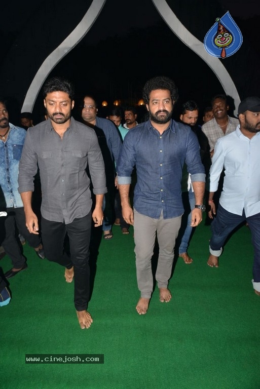 NTR Family Members at NTR Ghat - 37 / 39 photos