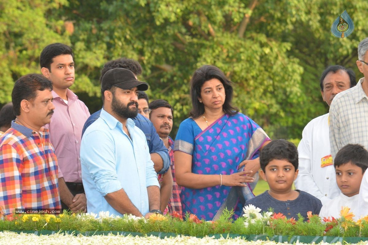 NTR Family Members at NTR Ghat - 8 / 151 photos