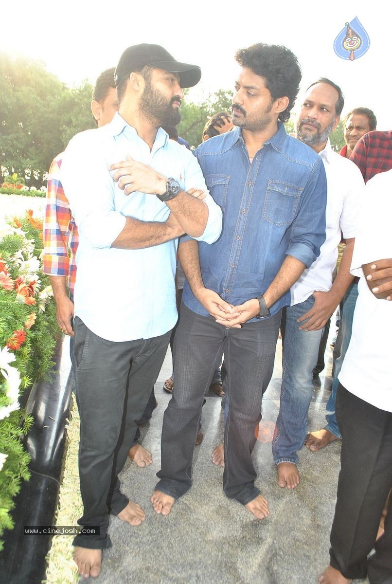 NTR Family Members at NTR Ghat - 11 / 151 photos