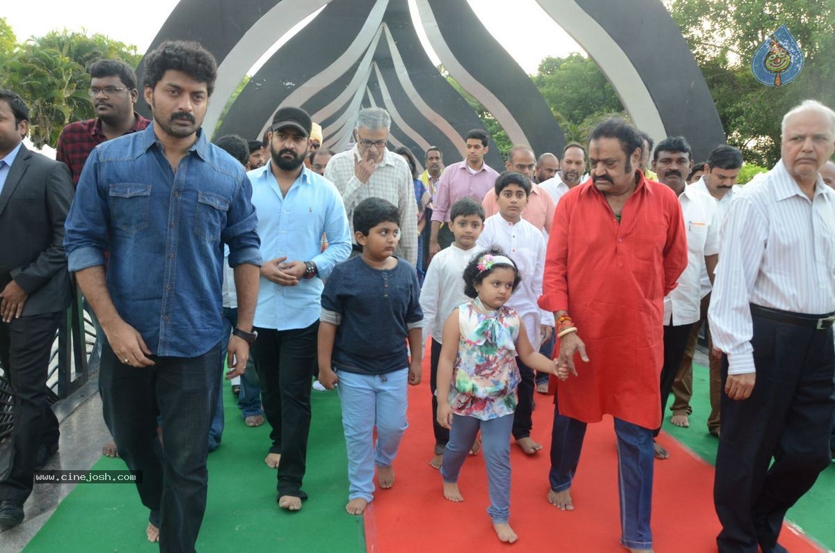 NTR Family Members at NTR Ghat - 12 / 151 photos