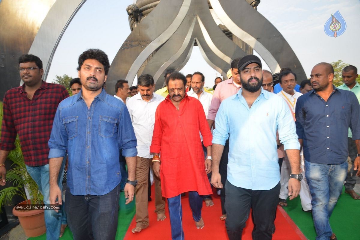 NTR Family Members at NTR Ghat - 13 / 151 photos
