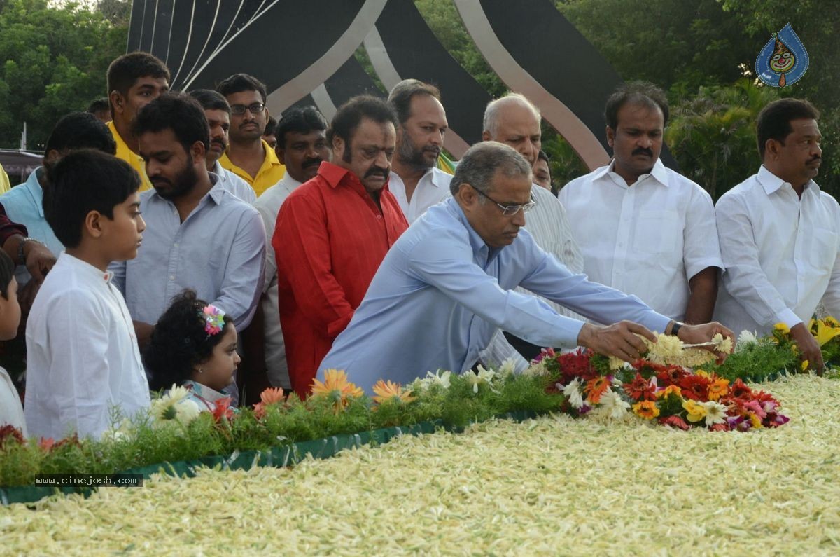 NTR Family Members at NTR Ghat - 14 / 151 photos