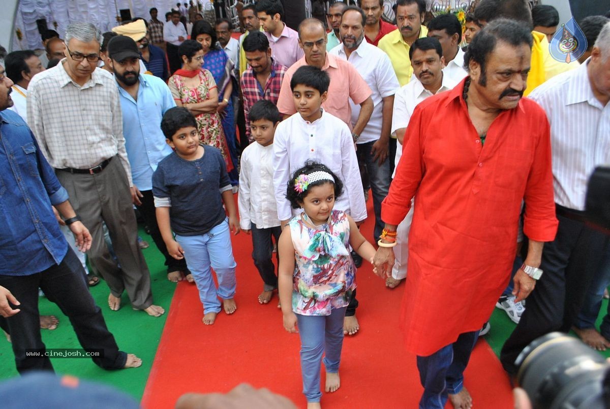 NTR Family Members at NTR Ghat - 16 / 151 photos