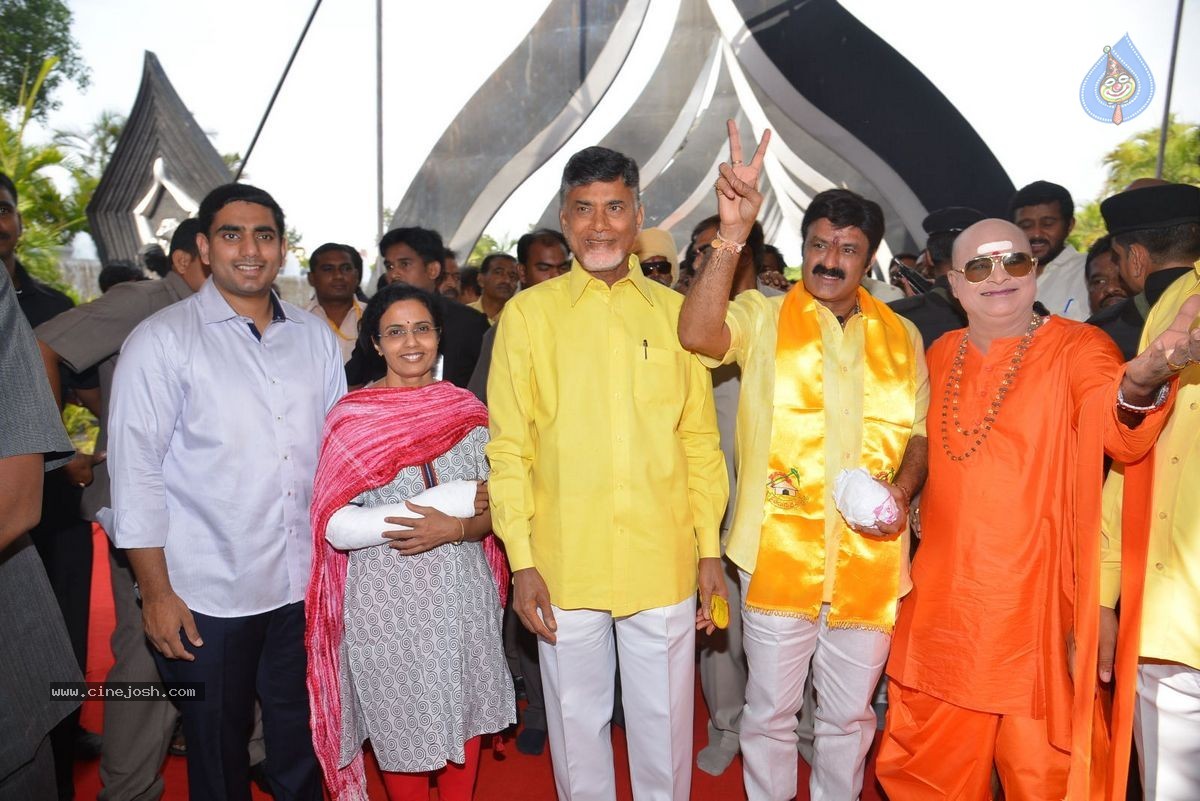 NTR Family Members at NTR Ghat - 21 / 151 photos