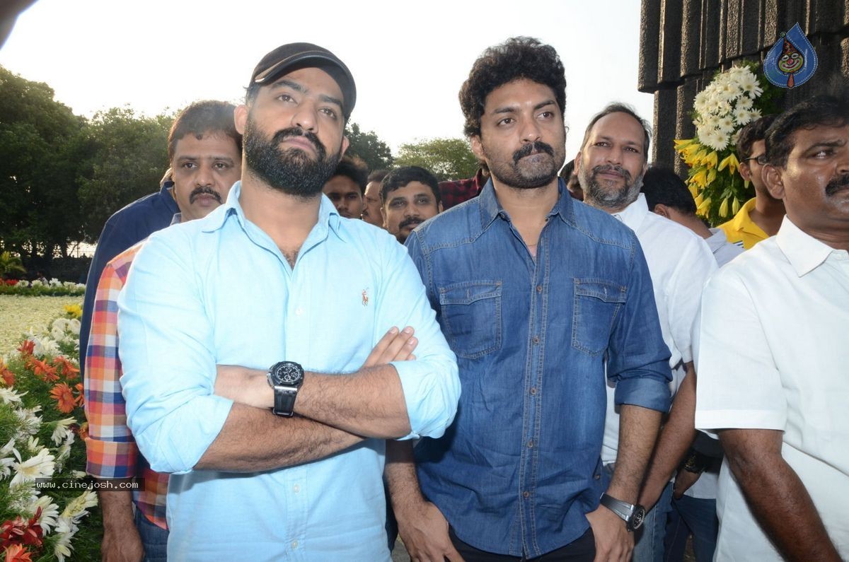 NTR Family Members at NTR Ghat - 22 / 151 photos