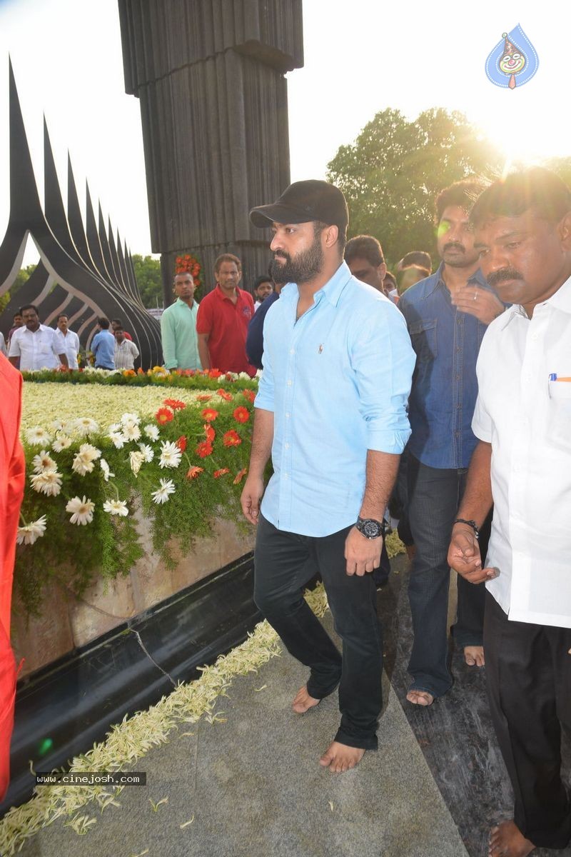 NTR Family Members at NTR Ghat - 24 / 151 photos