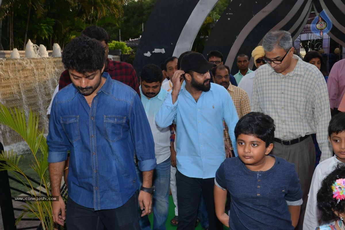 NTR Family Members at NTR Ghat - 26 / 151 photos