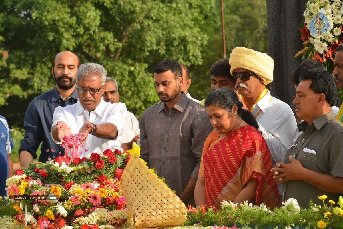 NTR Family Members at NTR Ghat - 27 / 151 photos