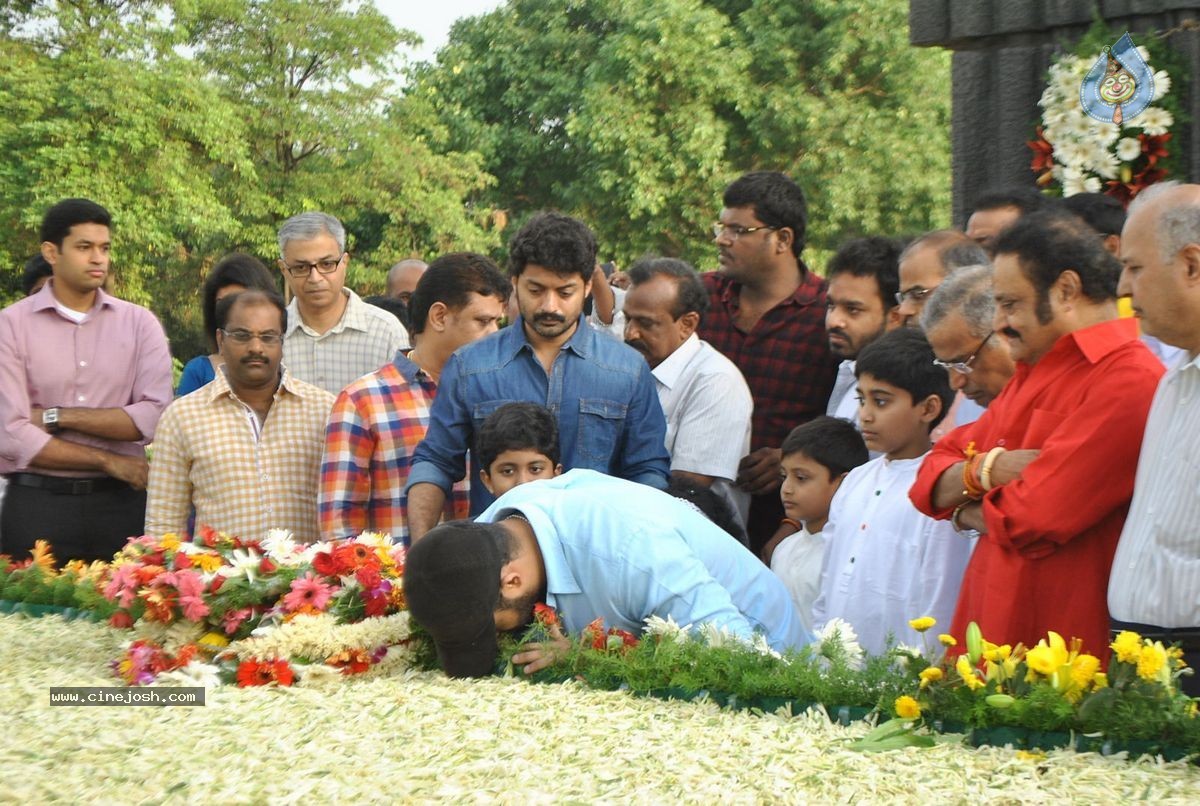 NTR Family Members at NTR Ghat - 30 / 151 photos