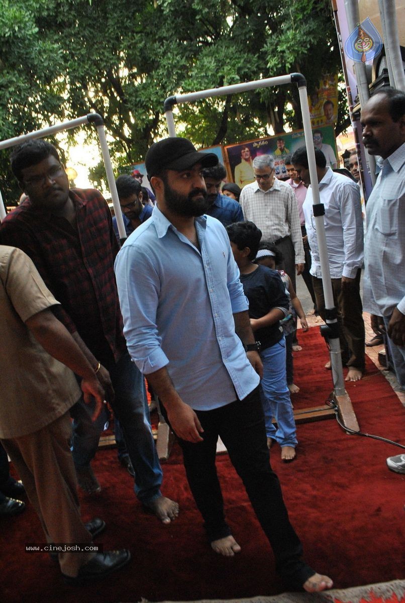 NTR Family Members at NTR Ghat - 32 / 151 photos