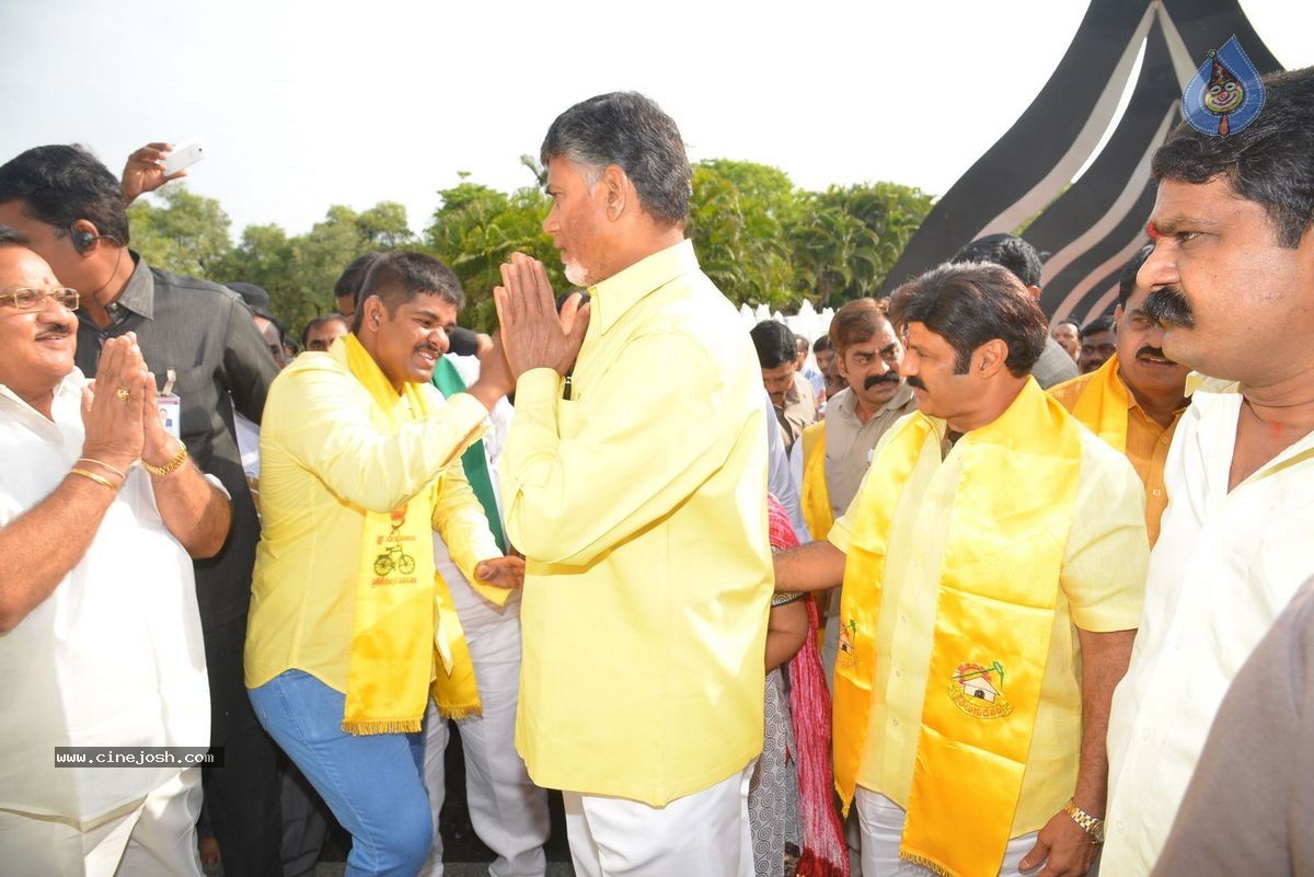 NTR Family Members at NTR Ghat - 51 / 151 photos