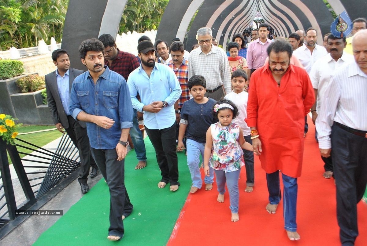 NTR Family Members at NTR Ghat - 67 / 151 photos
