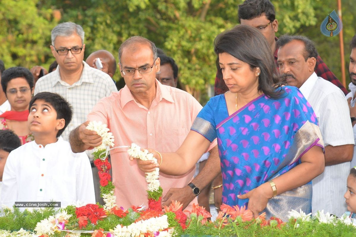 NTR Family Members at NTR Ghat - 92 / 151 photos