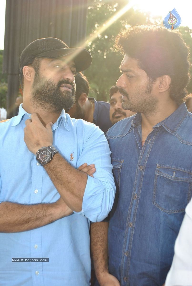 NTR Family Members at NTR Ghat - 93 / 151 photos