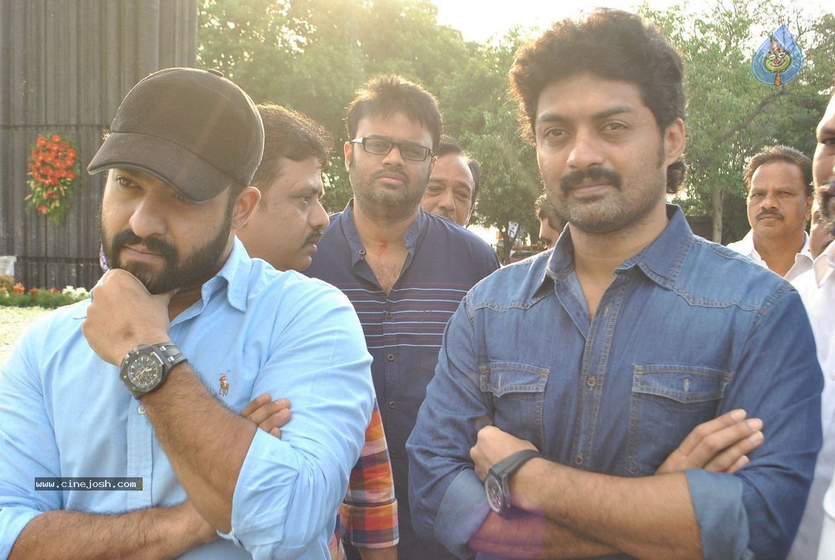 NTR Family Members at NTR Ghat - 96 / 151 photos