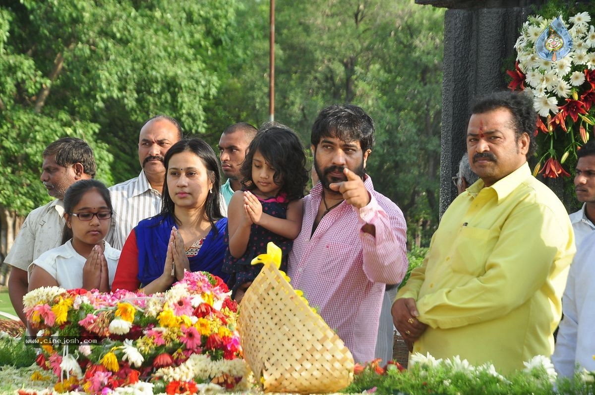 NTR Family Members at NTR Ghat - 101 / 151 photos