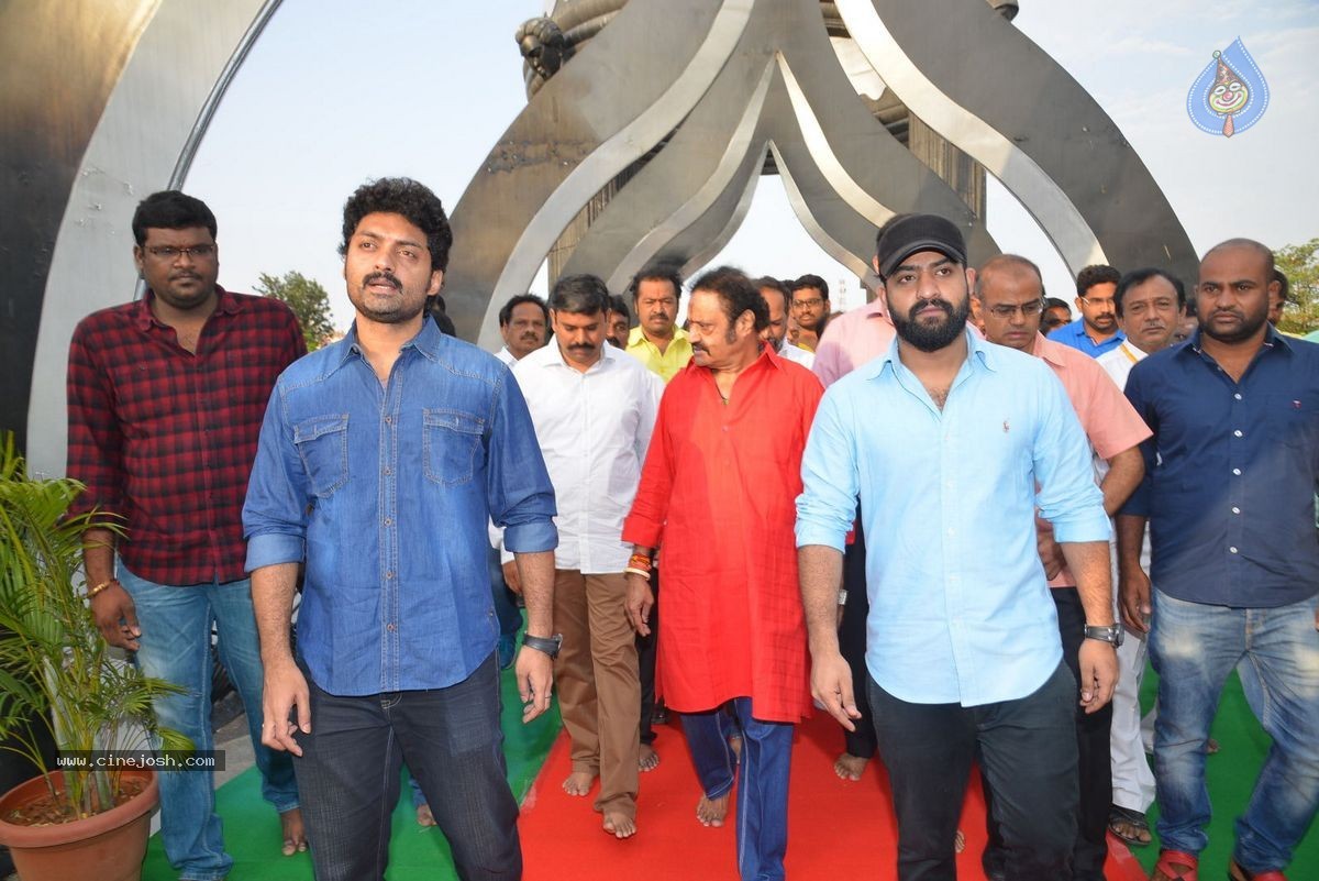 NTR Family Members at NTR Ghat - 125 / 151 photos