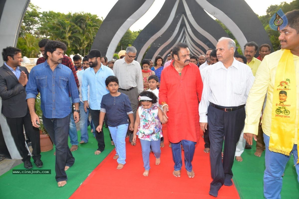 NTR Family Members at NTR Ghat - 126 / 151 photos