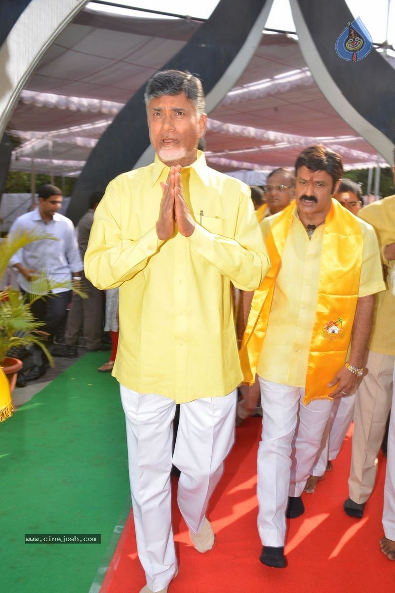 NTR Family Members at NTR Ghat - 130 / 151 photos