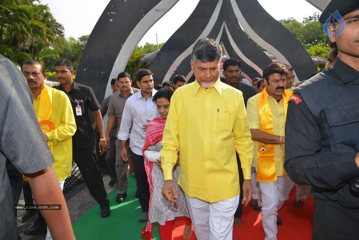 NTR Family Members at NTR Ghat - 132 / 151 photos