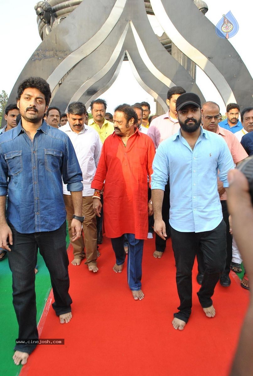 NTR Family Members at NTR Ghat - 140 / 151 photos