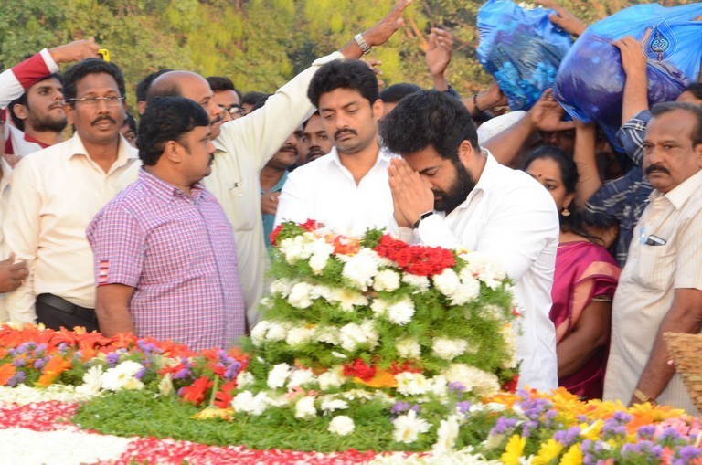 NTR Family Members at NTR Ghat Photos - 9 / 102 photos