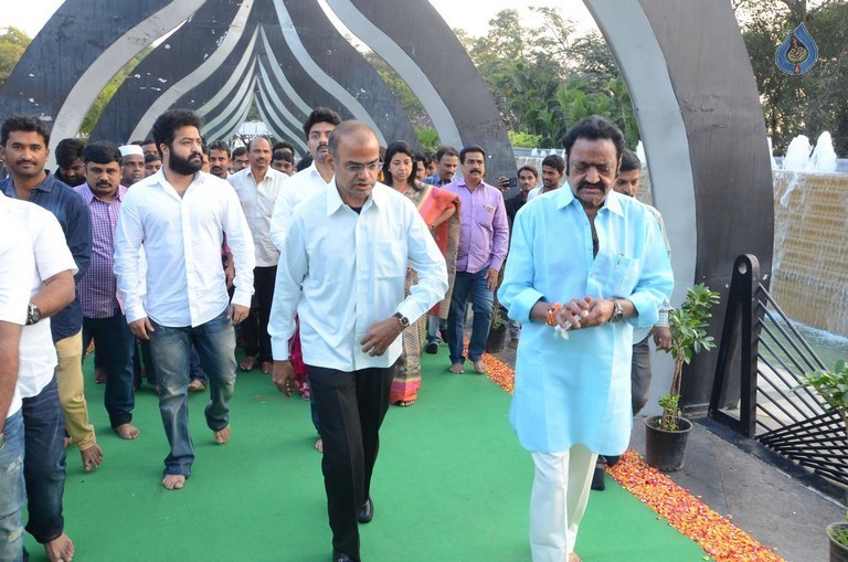 NTR Family Members at NTR Ghat Photos - 17 / 102 photos