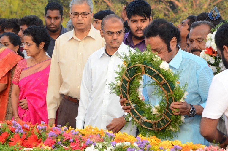NTR Family Members at NTR Ghat Photos - 18 / 102 photos