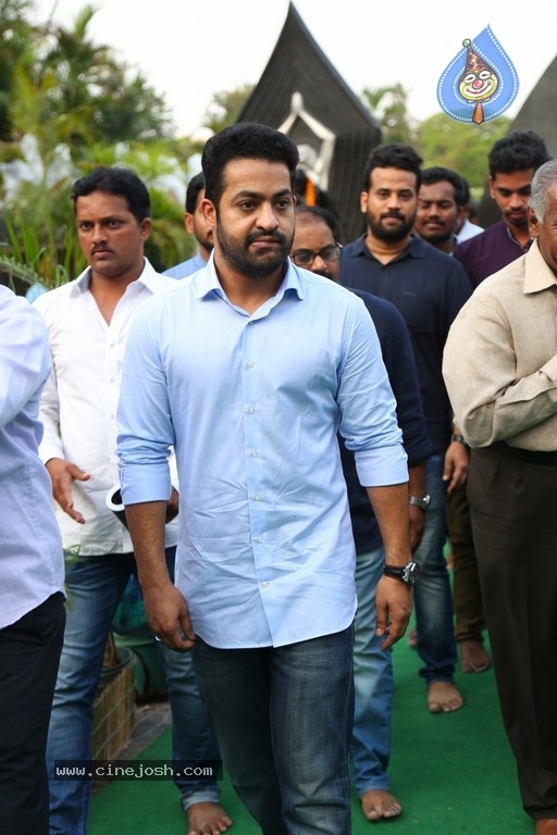 NTR Family Members Pay Tribute at NTR Ghat - 1 / 100 photos