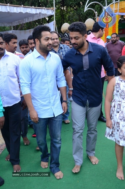 NTR Family Members Pay Tribute at NTR Ghat - 19 / 100 photos